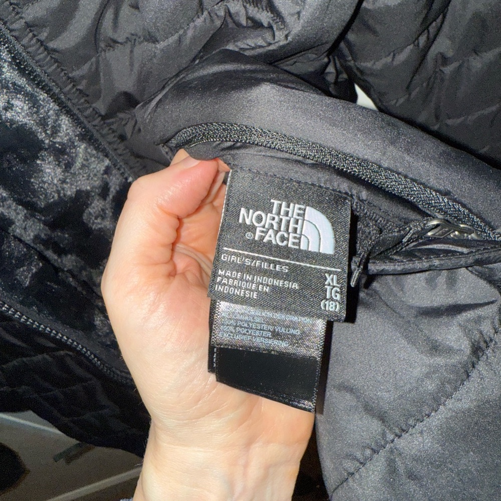 Like New North Face Girls XL Reversible Jacket - Picture 7 of 10